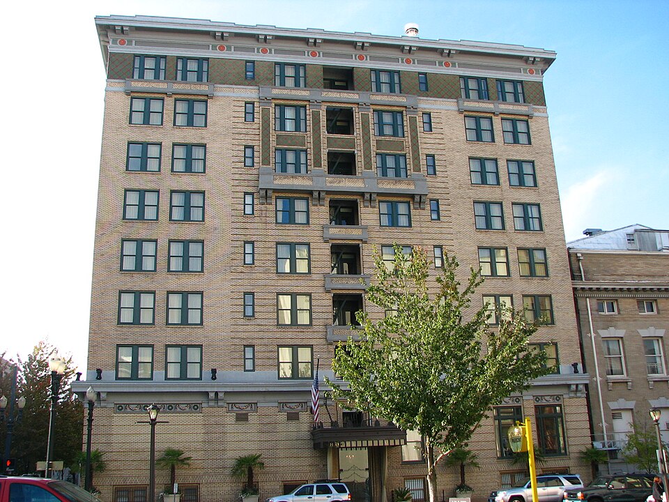 Photograph of Hotel deLuxe