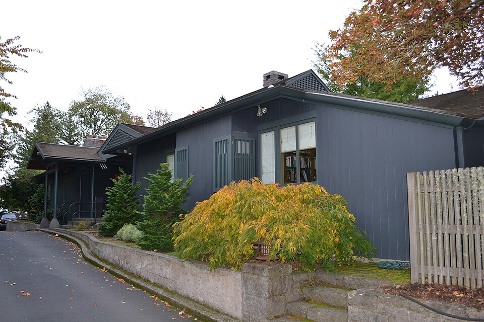 Photograph of Alan and Barbara Goldsmith House