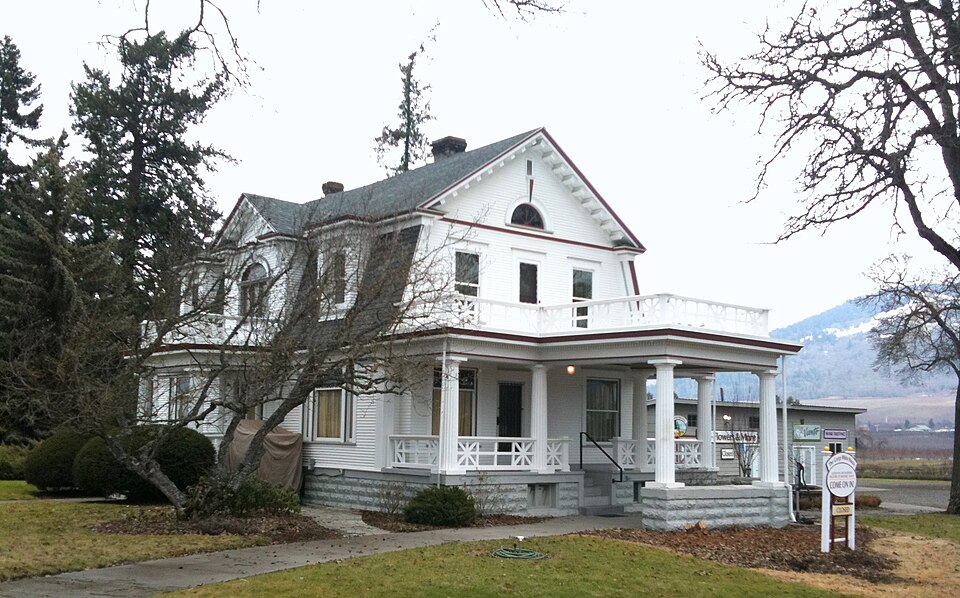 Photograph of Martin and Carrie Hill House