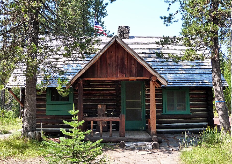 Photograph of Elk Lake Guard Station