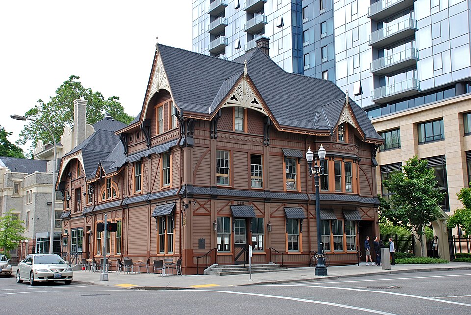 Photograph of Ladd Carriage House