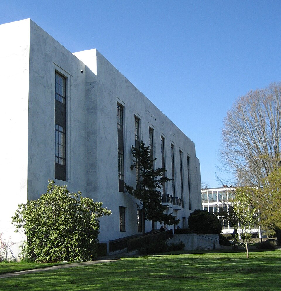 Photograph of Oregon State Library Building
