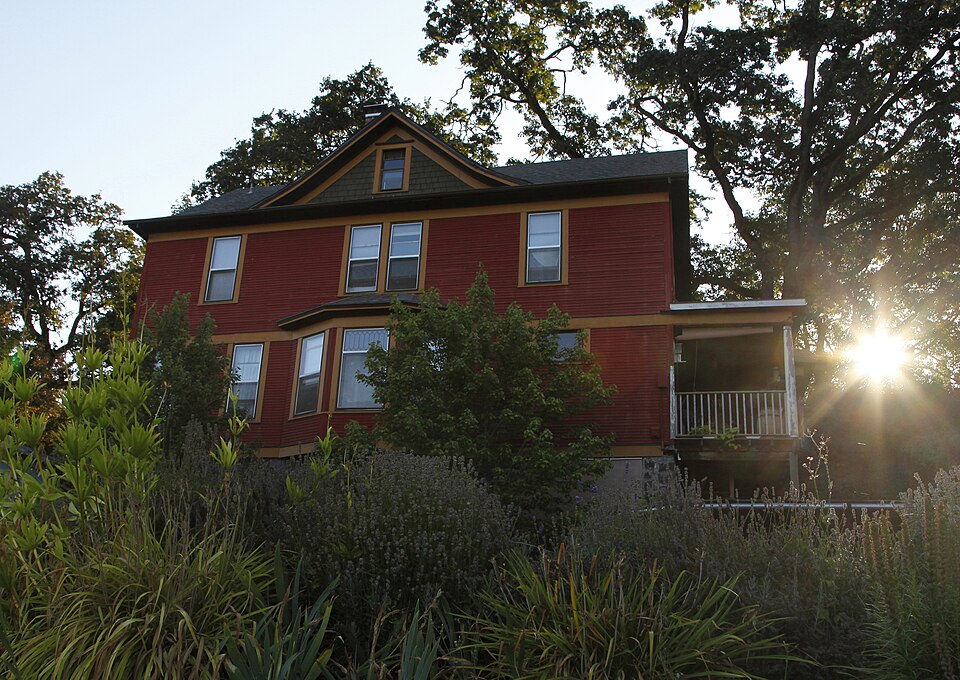 Photograph of Murton E. and Lillian DeGuire House