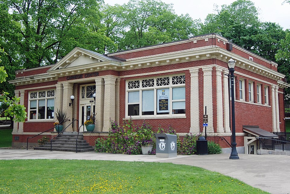 Photograph of Oregon City Public Library