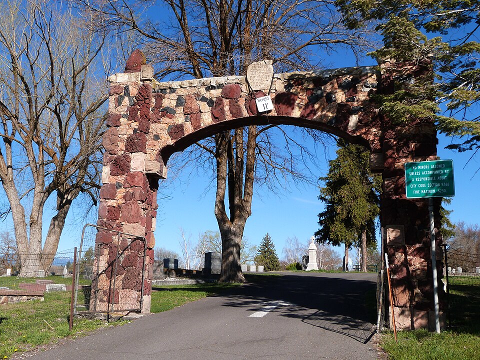 Photograph of Linkville Pioneer Cemetery