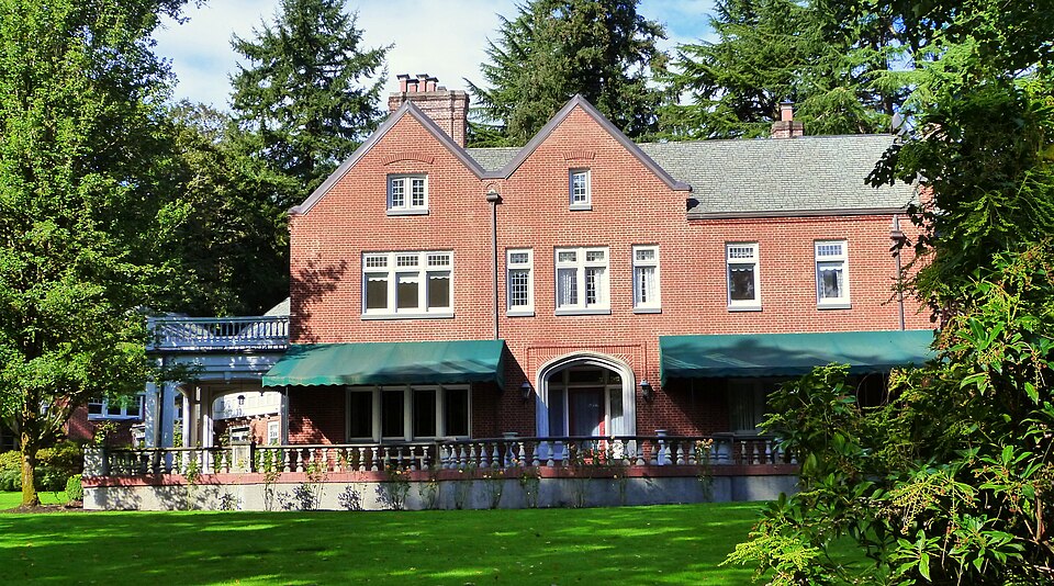 Photograph of C. Hunt and Gertrude McClintock Lewis House