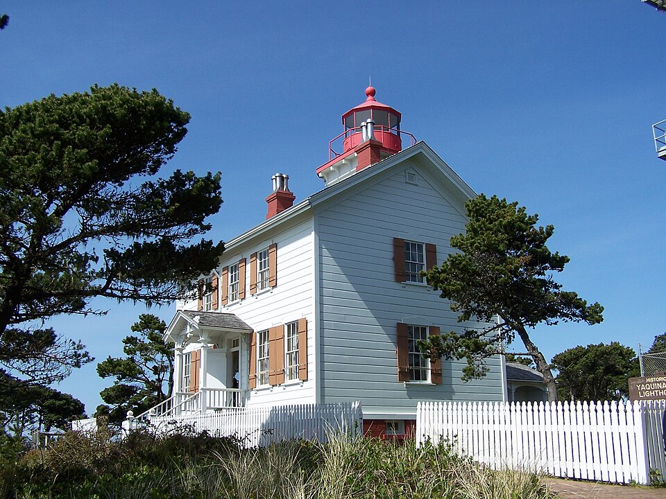 Photograph of Yaquina Bay Light