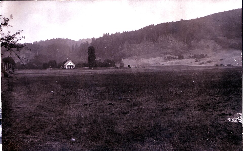 Photograph of Isaac King House and Barn