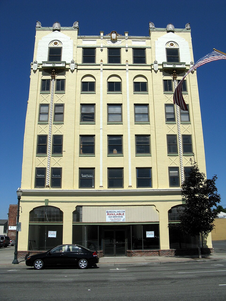 Photograph of Redwoods Hotel