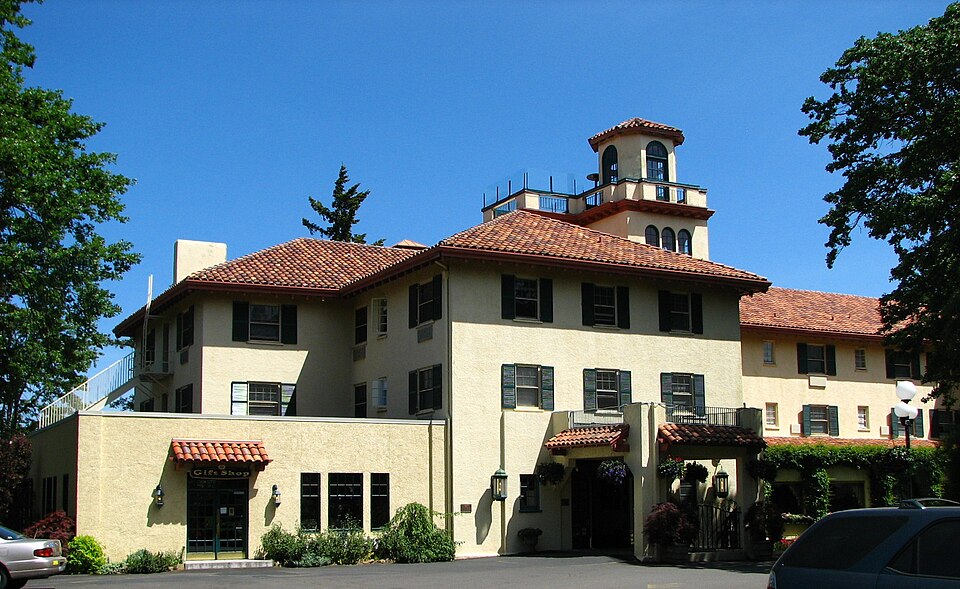 Photograph of Columbia Gorge Hotel
