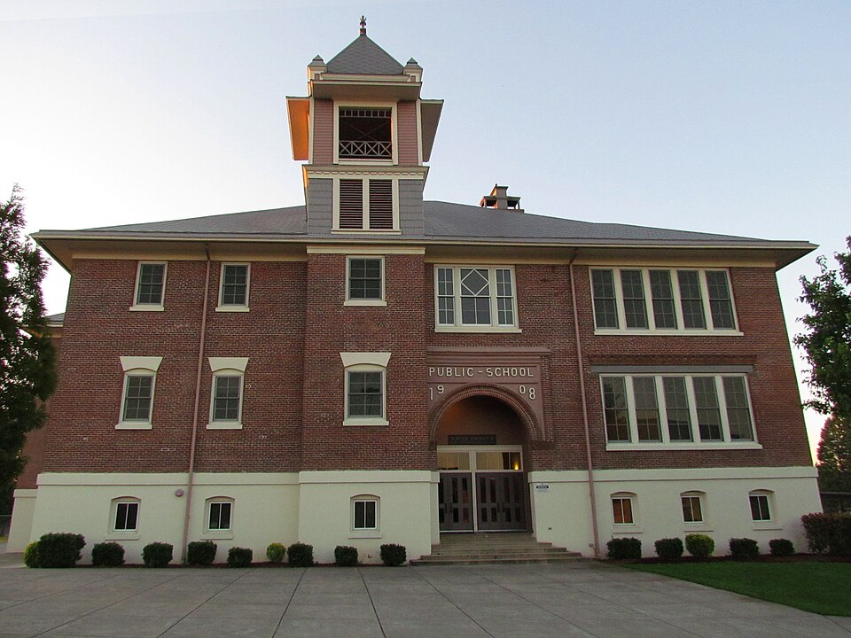 Photograph of Central Point Public School