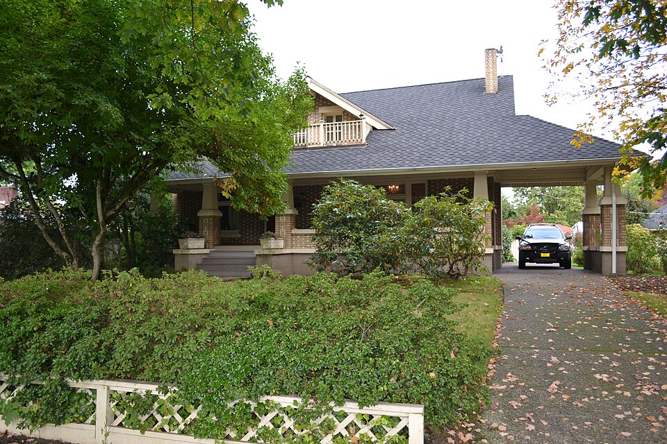 Photograph of Elmer Harlow House