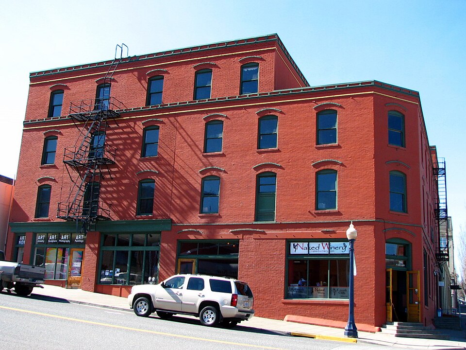Photograph of Waucoma Hotel