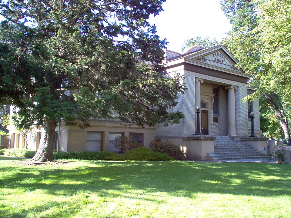 Photograph of Medford Carnegie Library
