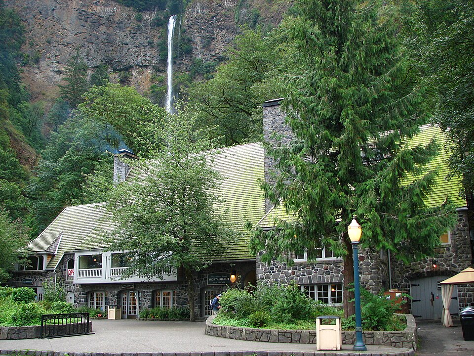 Photograph of Multnomah Falls Lodge and Footpath