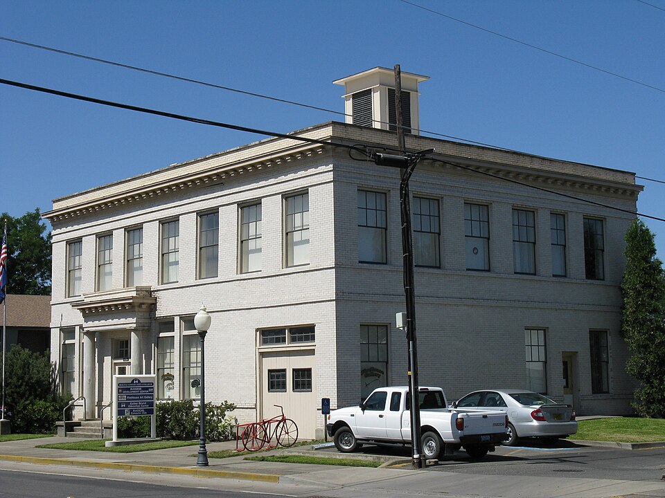 Photograph of Old Grants Pass City Hall