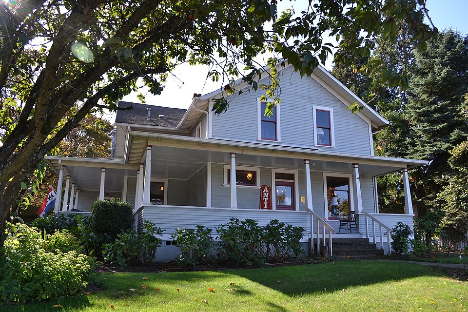 Photograph of Nelson and Margret Mathews House