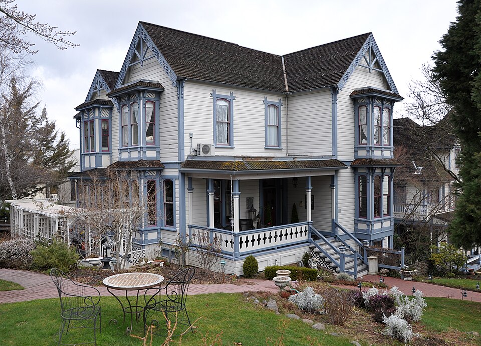 Photograph of Fordyce Roper House - Southern Oregon Hospital