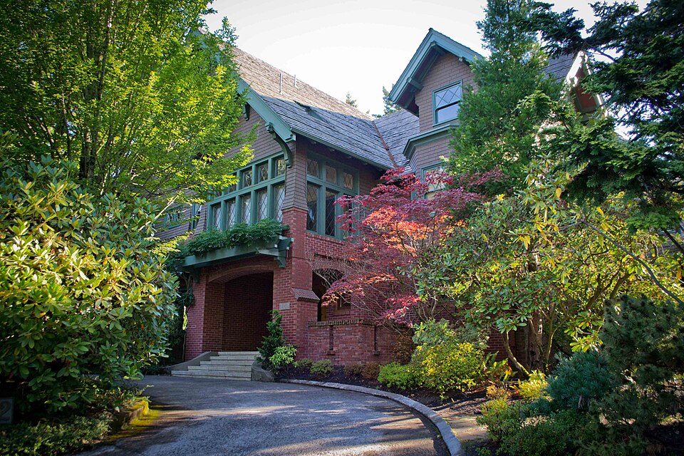 Photograph of Maud and Belle Ainsworth House