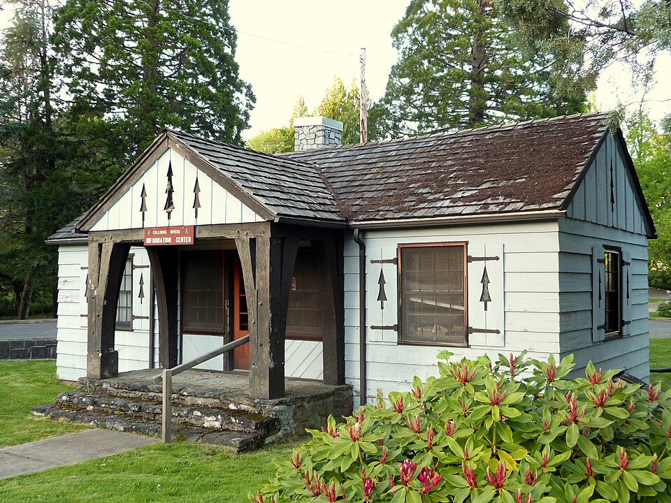 Photograph of Glide Ranger Station