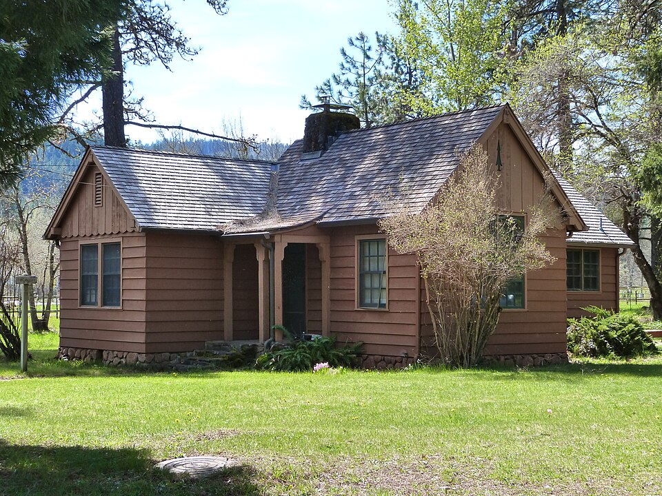 Photograph of Butte Falls Ranger Station