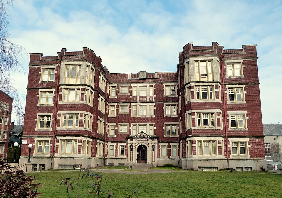 Photograph of Belle Court Apartments