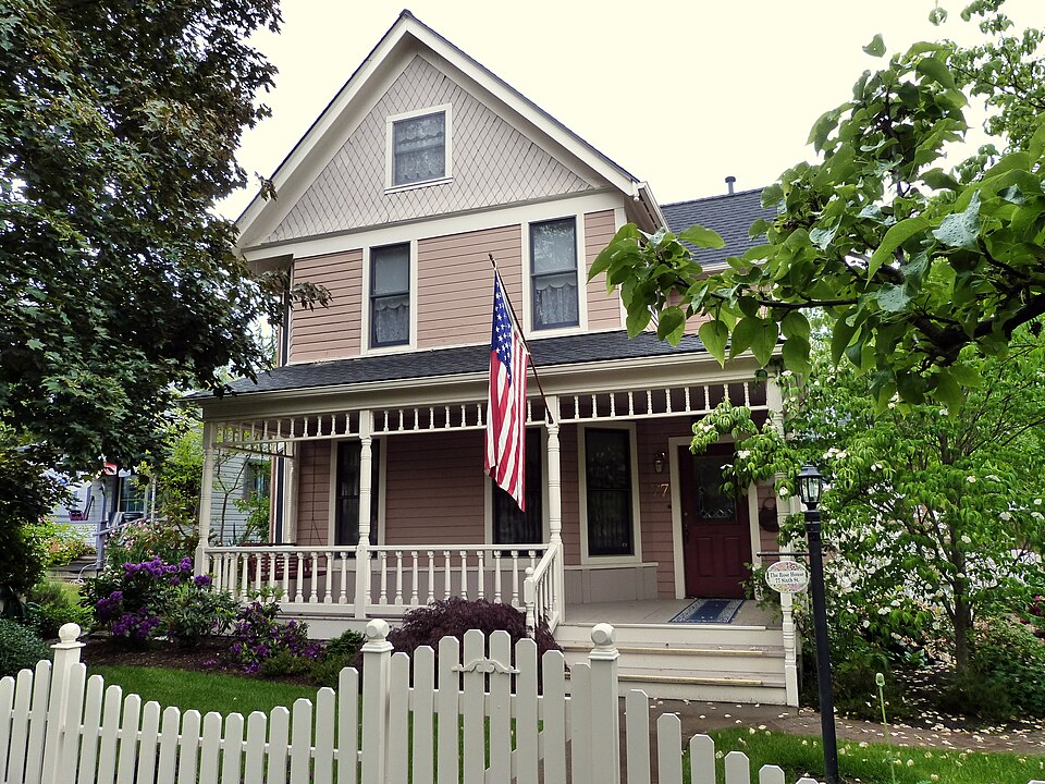 Photograph of Robert and Ruth Lucas House and Mary E. Rose House