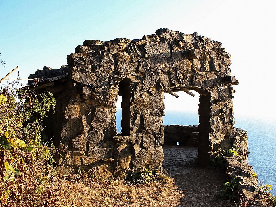 Photograph of Cape Perpetua Shelter and Parapet