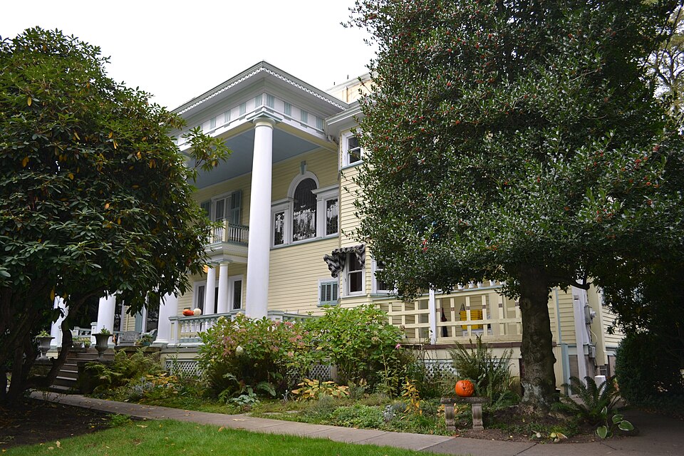 Photograph of William and Annie MacMaster House