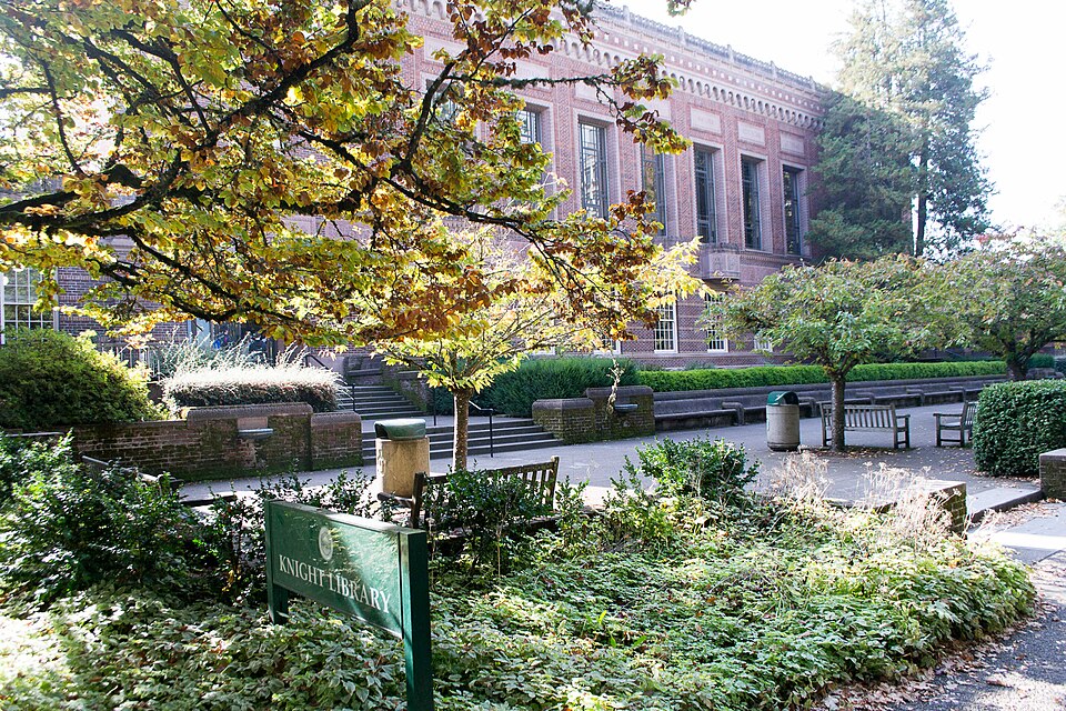 Photograph of University of Oregon Library and Memorial Quadrangle