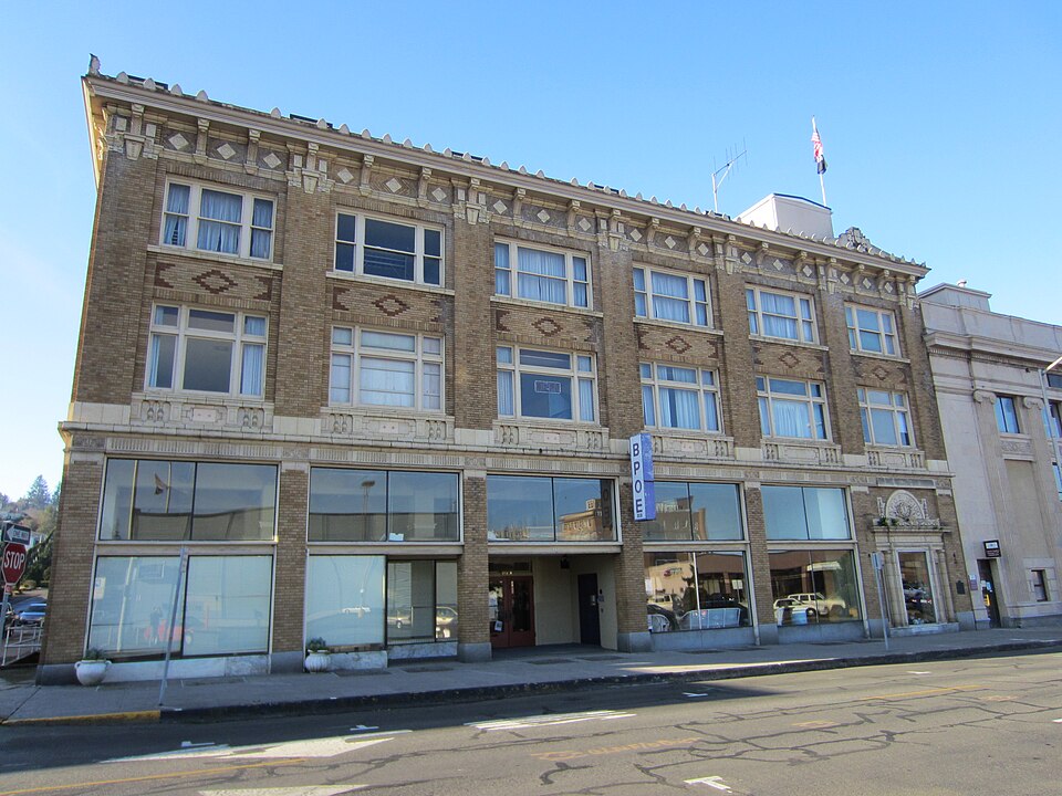 Photograph of Astoria Elks Building