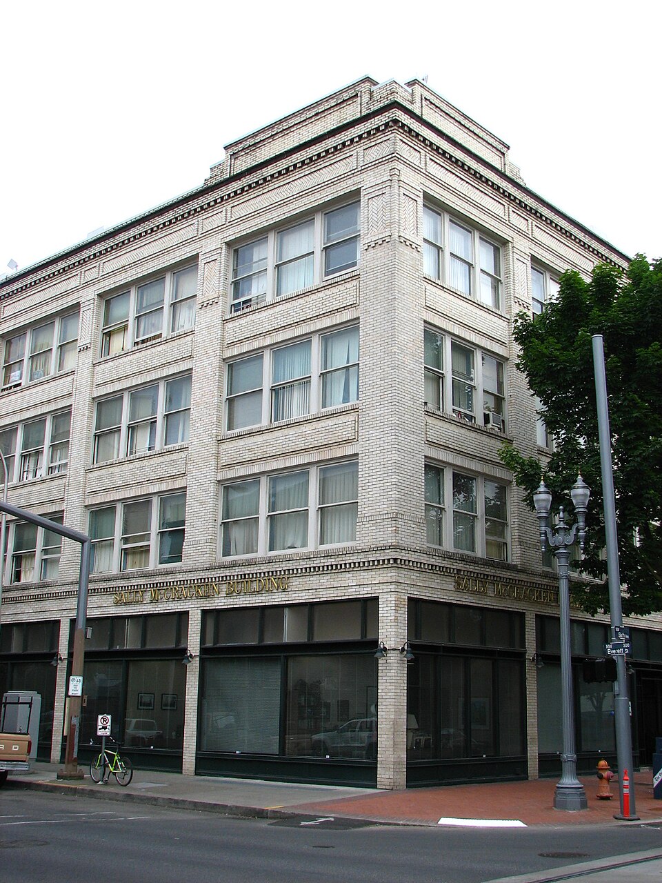 Photograph of New Houston Hotel