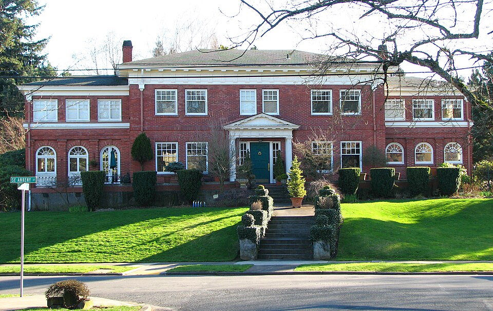 Photograph of H. Russell Albee House