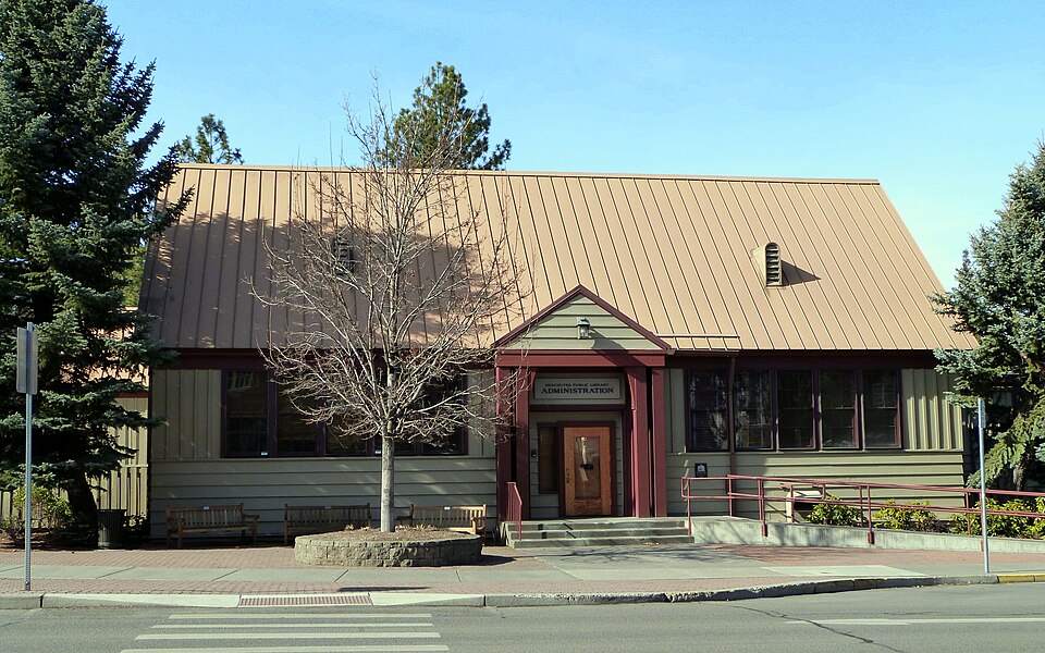 Photograph of Deschutes Public Library Administration Building