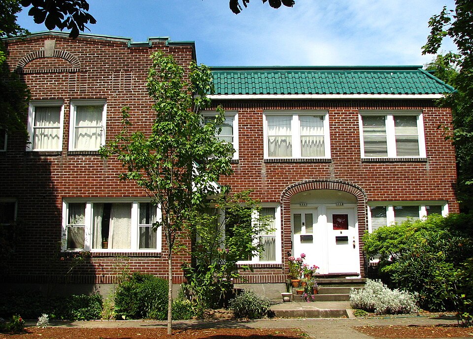 Photograph of Thompson Court Apartments