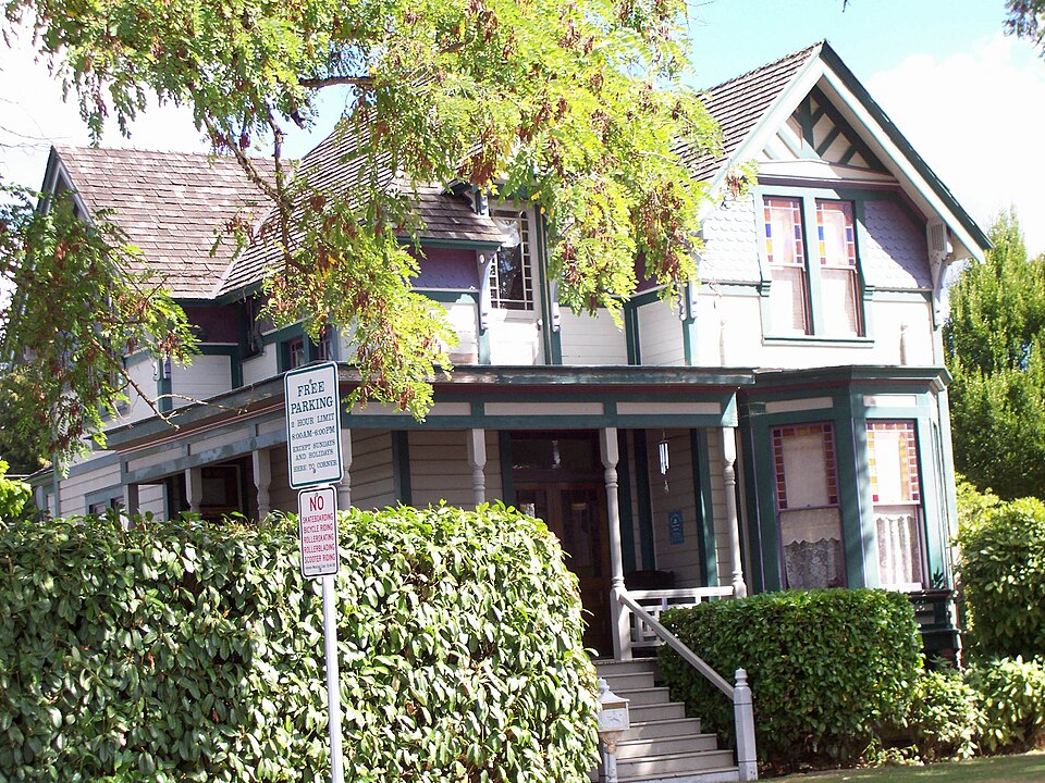 Photograph of John and Lottie Ralston Cottage