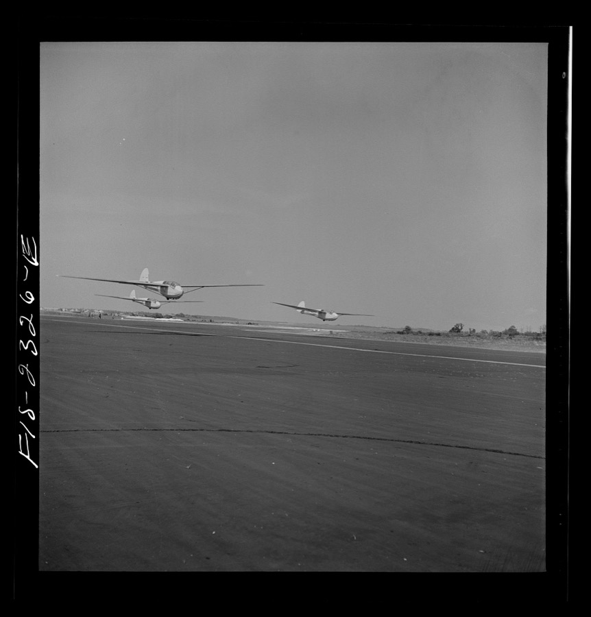 Parris Island, South Carolina. U.S. Marine Corps glider detachment training camp. Glider planes in flight