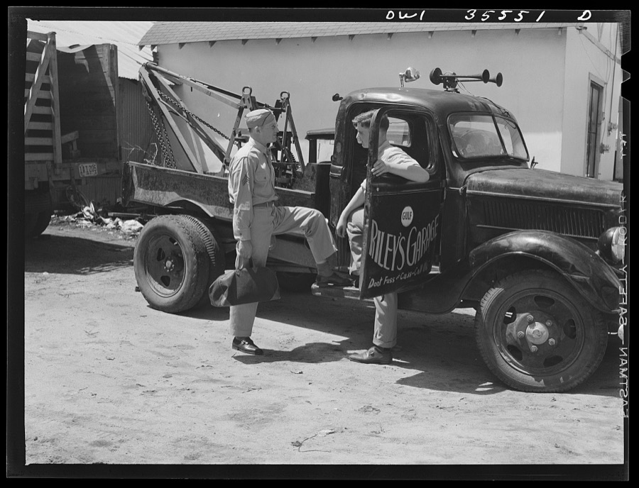 Bowman, South Carolina. Sergeant John Riley of the 25th service group of the Air Service Command, coming home on leave