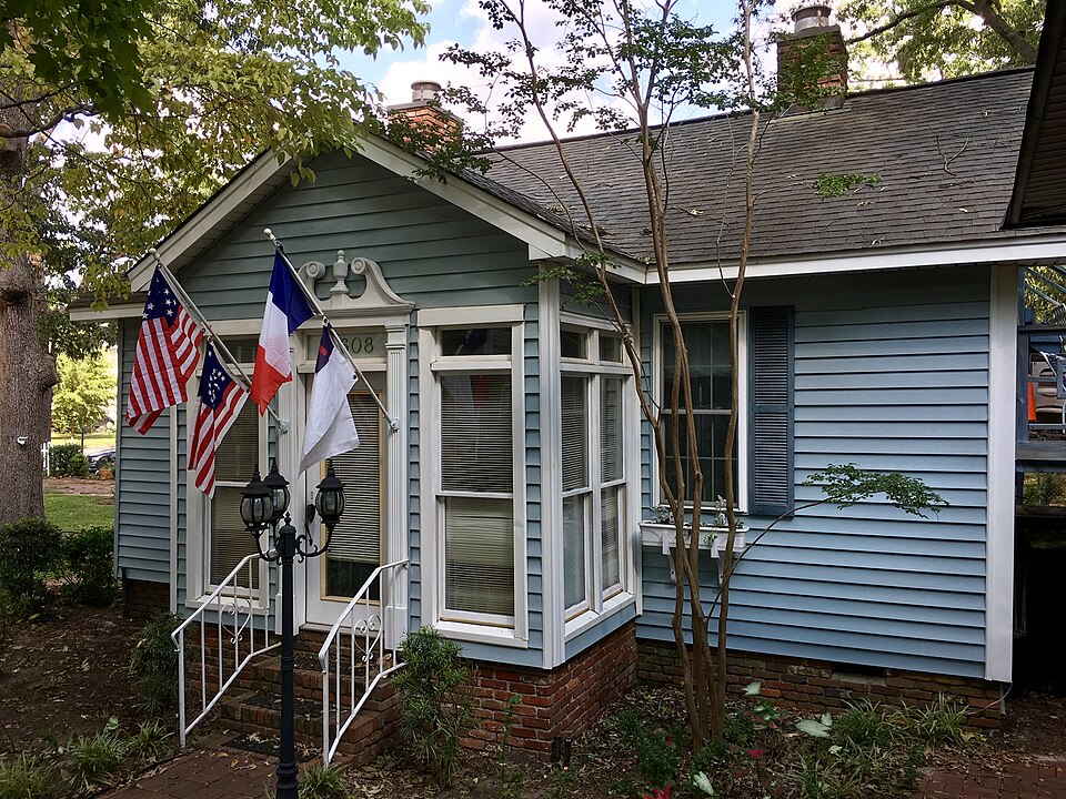 Photograph of Old Shandon Historic District