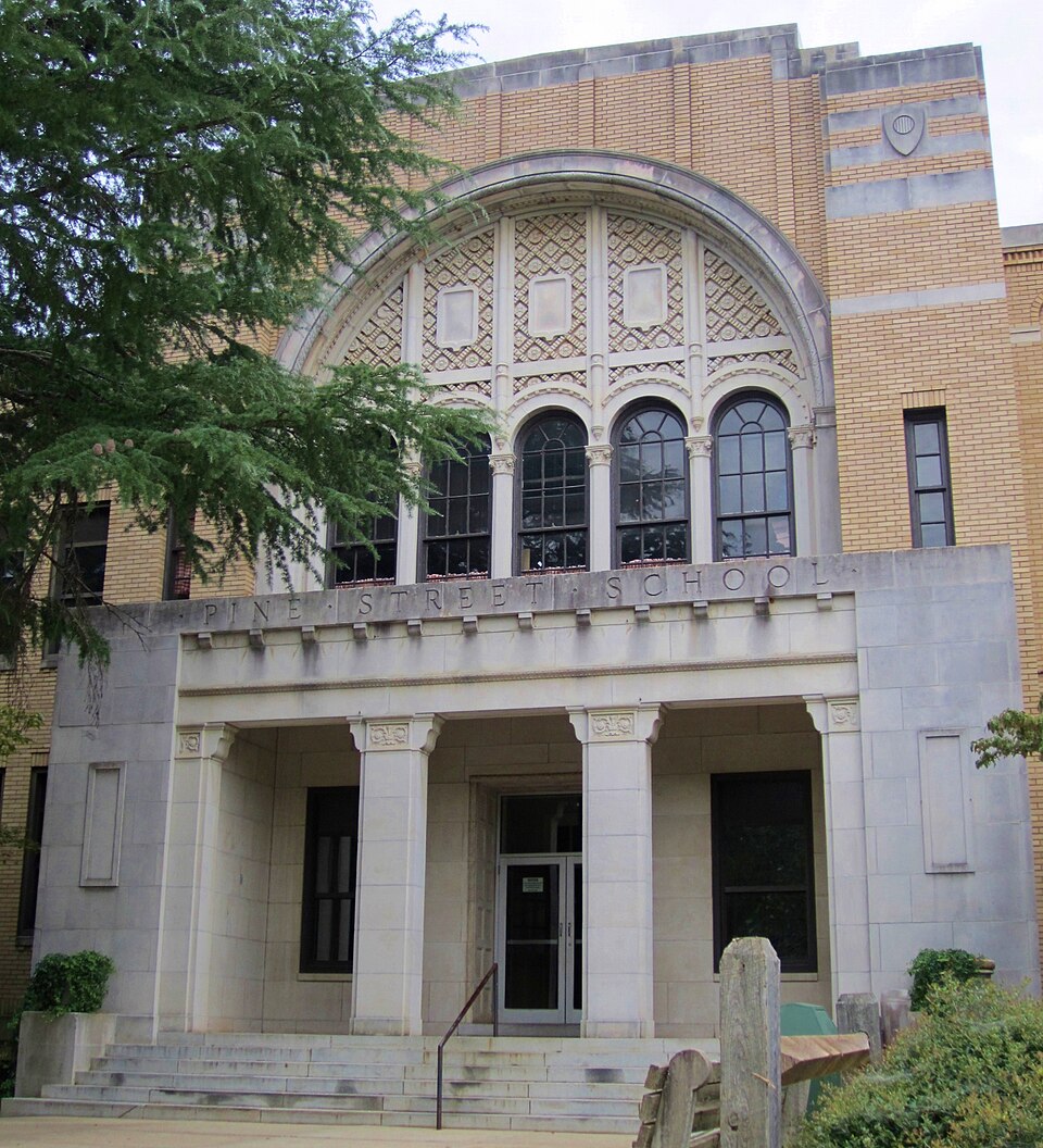 Photograph of Pine Street Elementary School