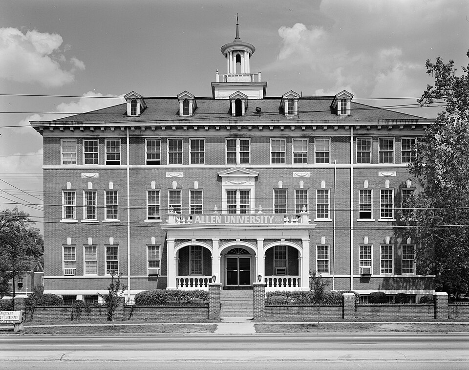 Photograph of Chappelle Administration Building