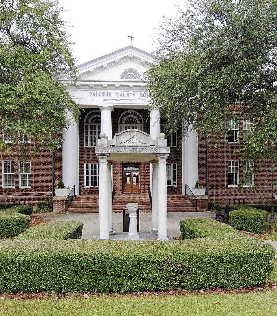 Photograph of Calhoun County Courthouse