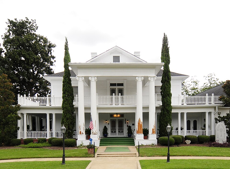 Photograph of Leesville College Historic District
