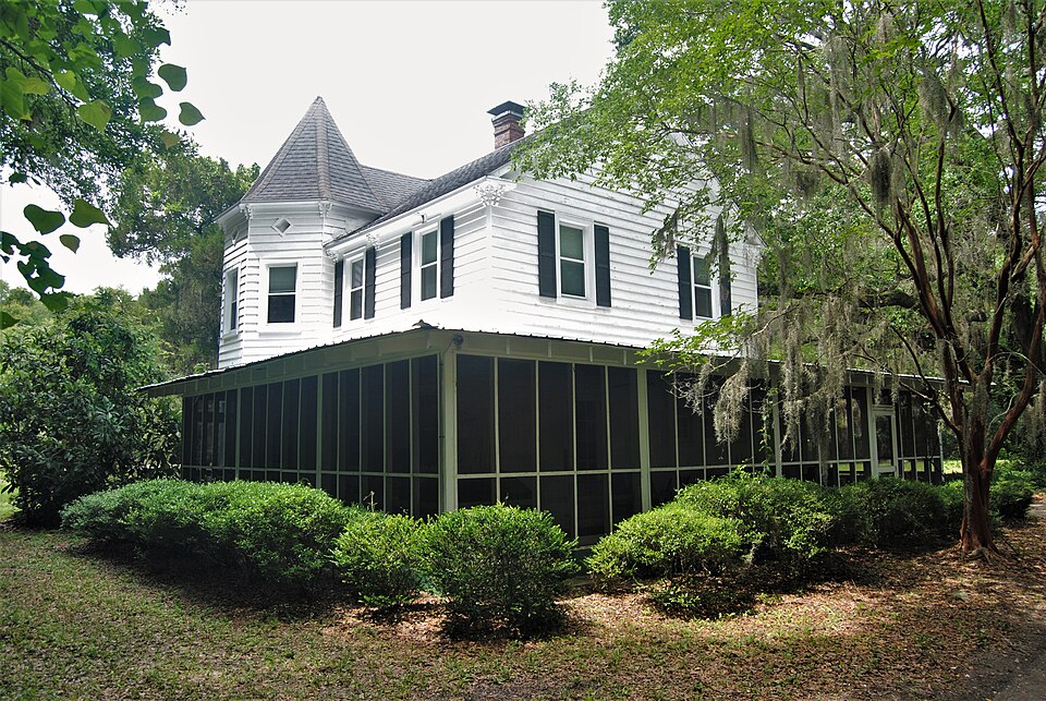 Photograph of Coffin Point Plantation Caretaker's House