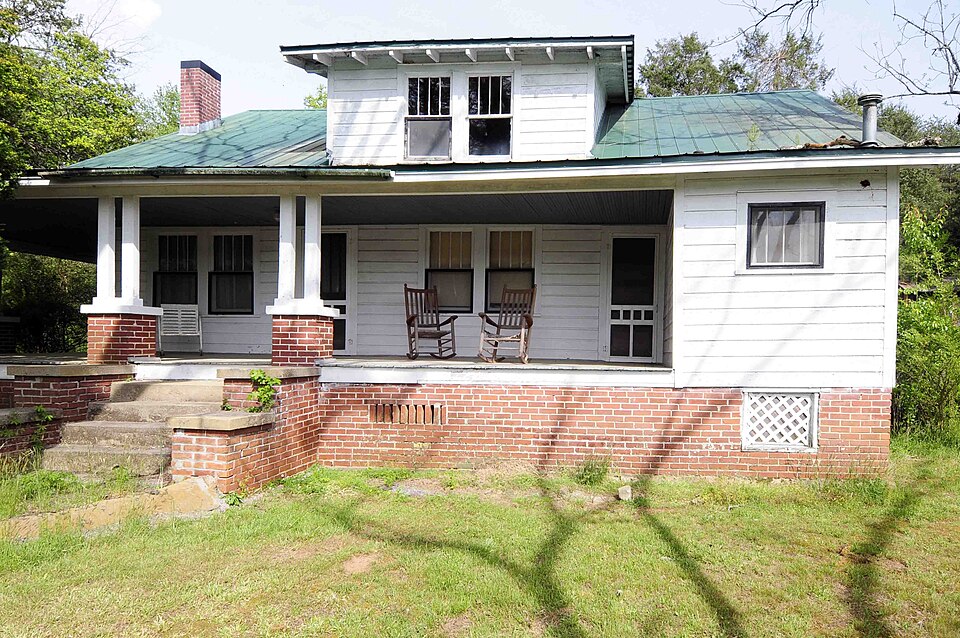 Photograph of Roper House Complex