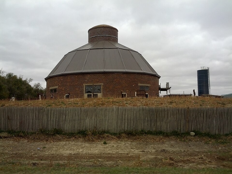 Photograph of J. Whitney Goff Round Barn