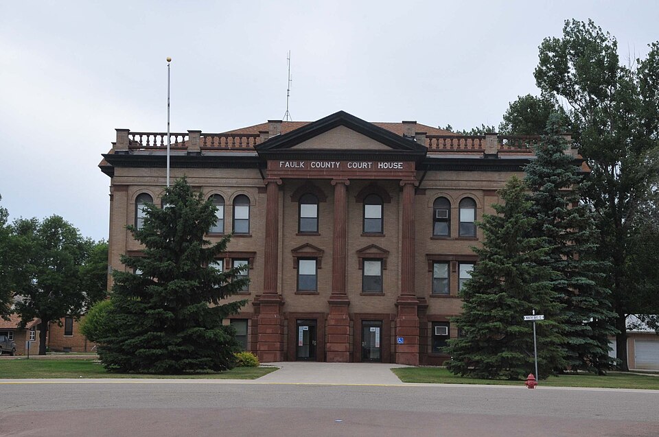 Photograph of Faulk County Courthouse