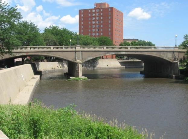 Photograph of Eighth Street Bridge