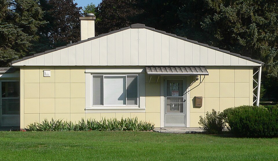 Photograph of Margaret and Vernon Moxon House