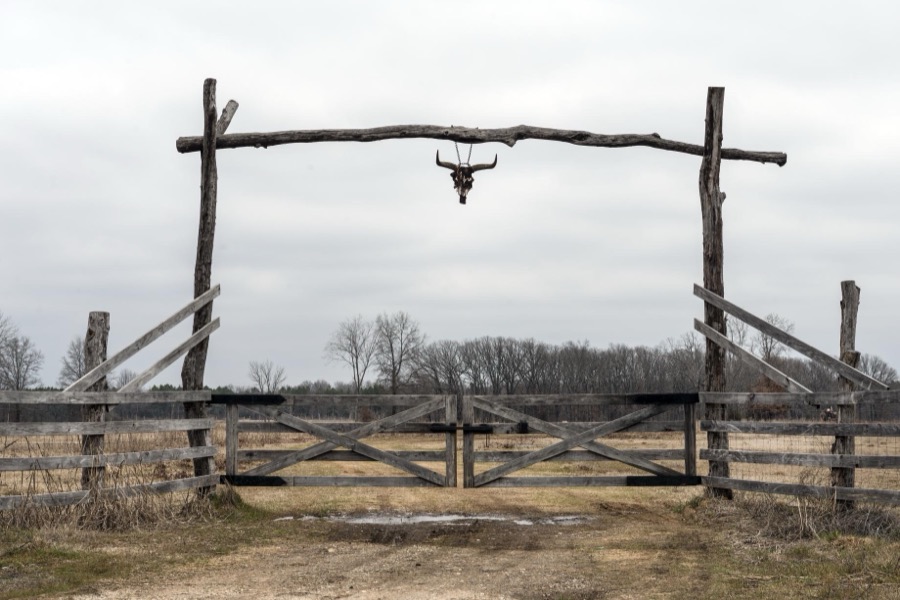 Entrance to a cattle ranch near Texarkana, Texas
